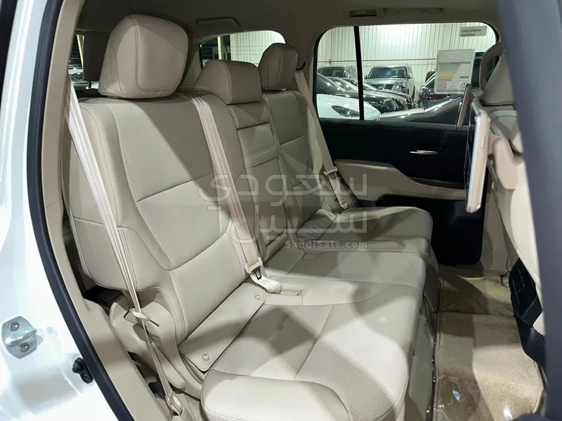 2024 Toyota Land Cruiser GXR