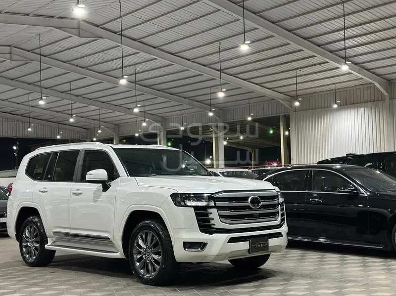 2024 Toyota Land Cruiser GXR