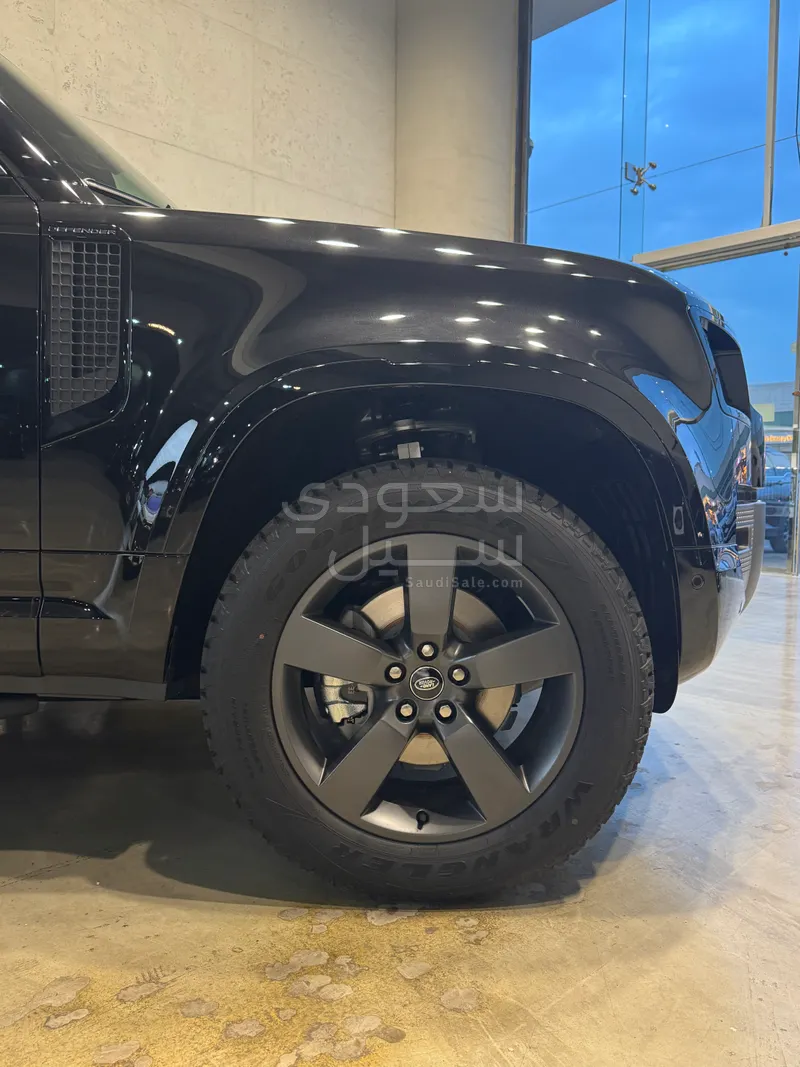 2025 Land Rover Defender 90