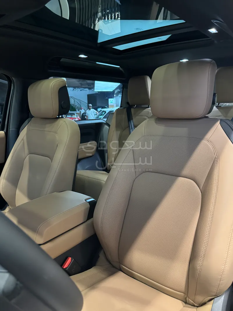 2025 Land Rover Defender 90