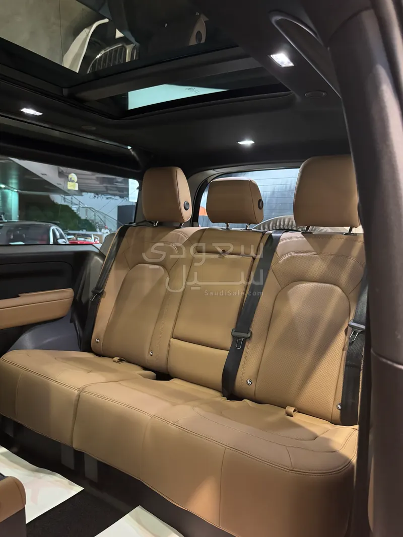 2025 Land Rover Defender 90