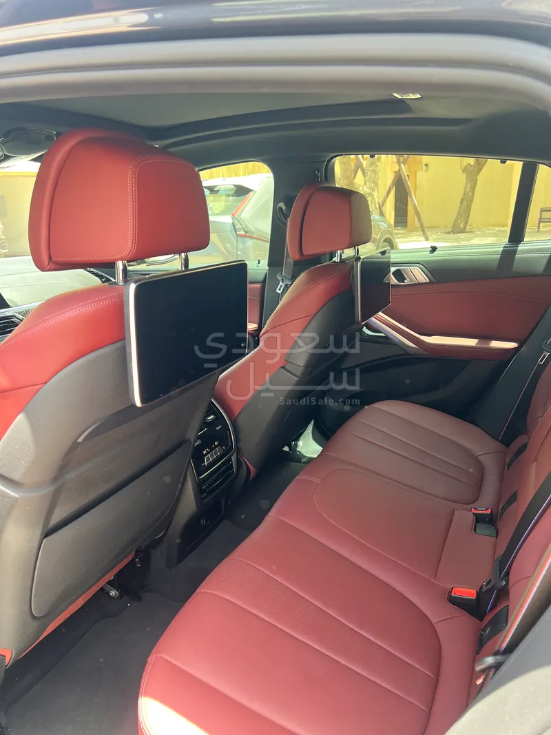 2020 BMW X Series 6 M50i