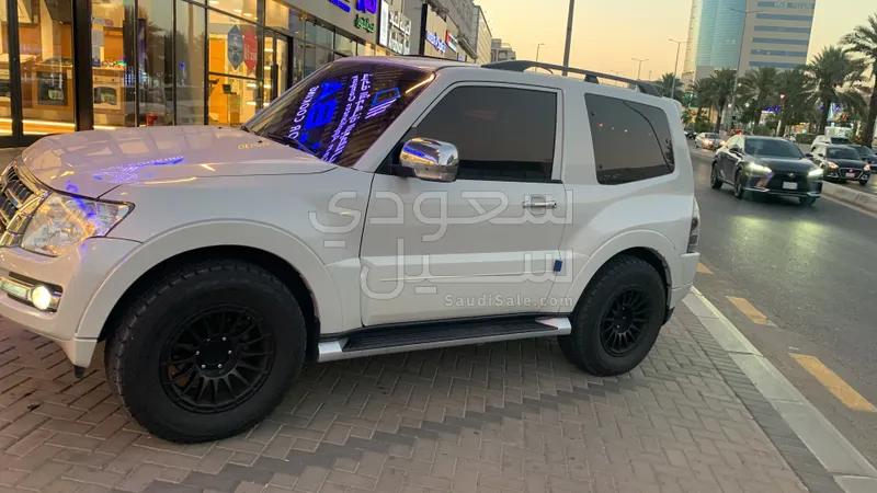 2018 متسوبيشي باجيرو