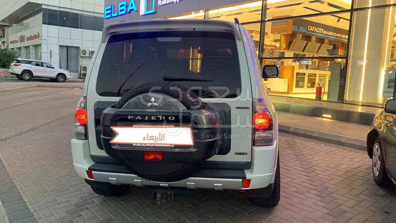 2018 متسوبيشي باجيرو