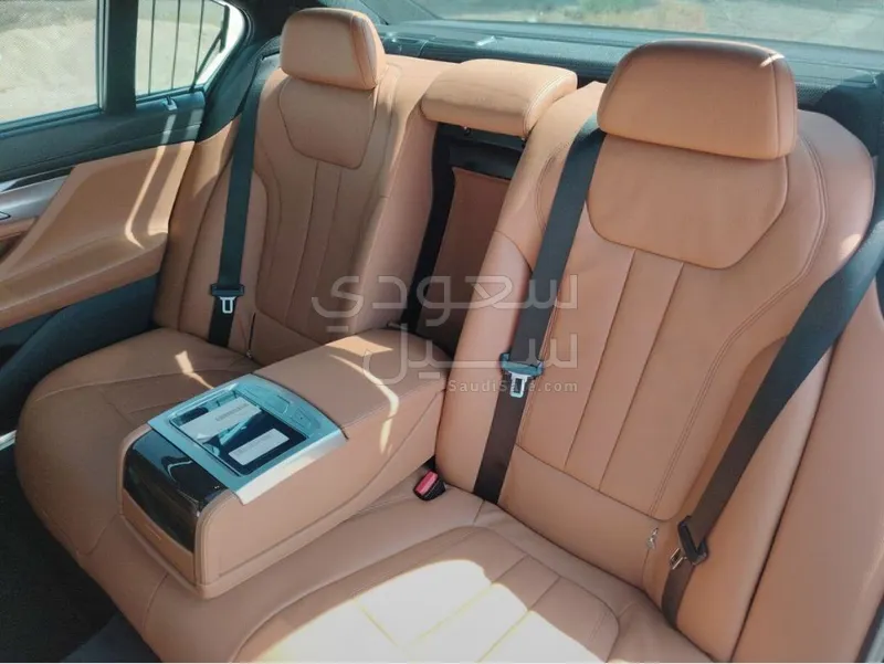 2022 بي ام دبليو الفئة السابعة 730 إل أي