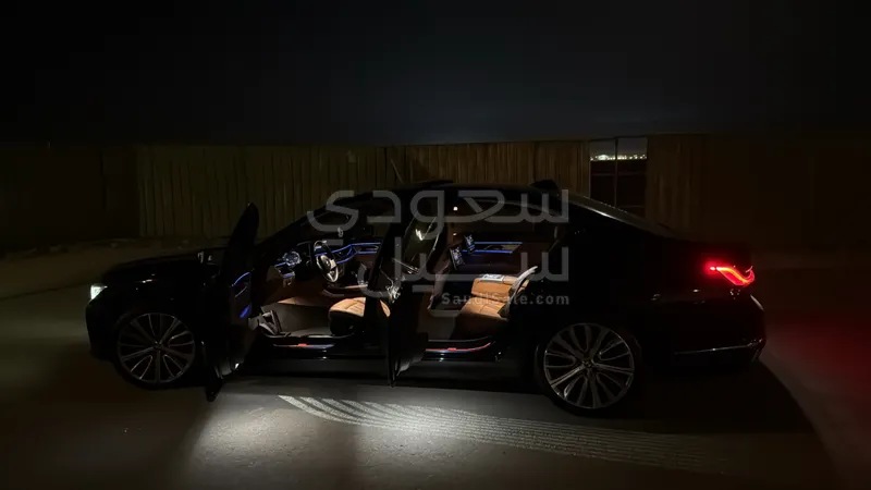 2021 بي ام دبليو الفئة السابعة 730 إل أي