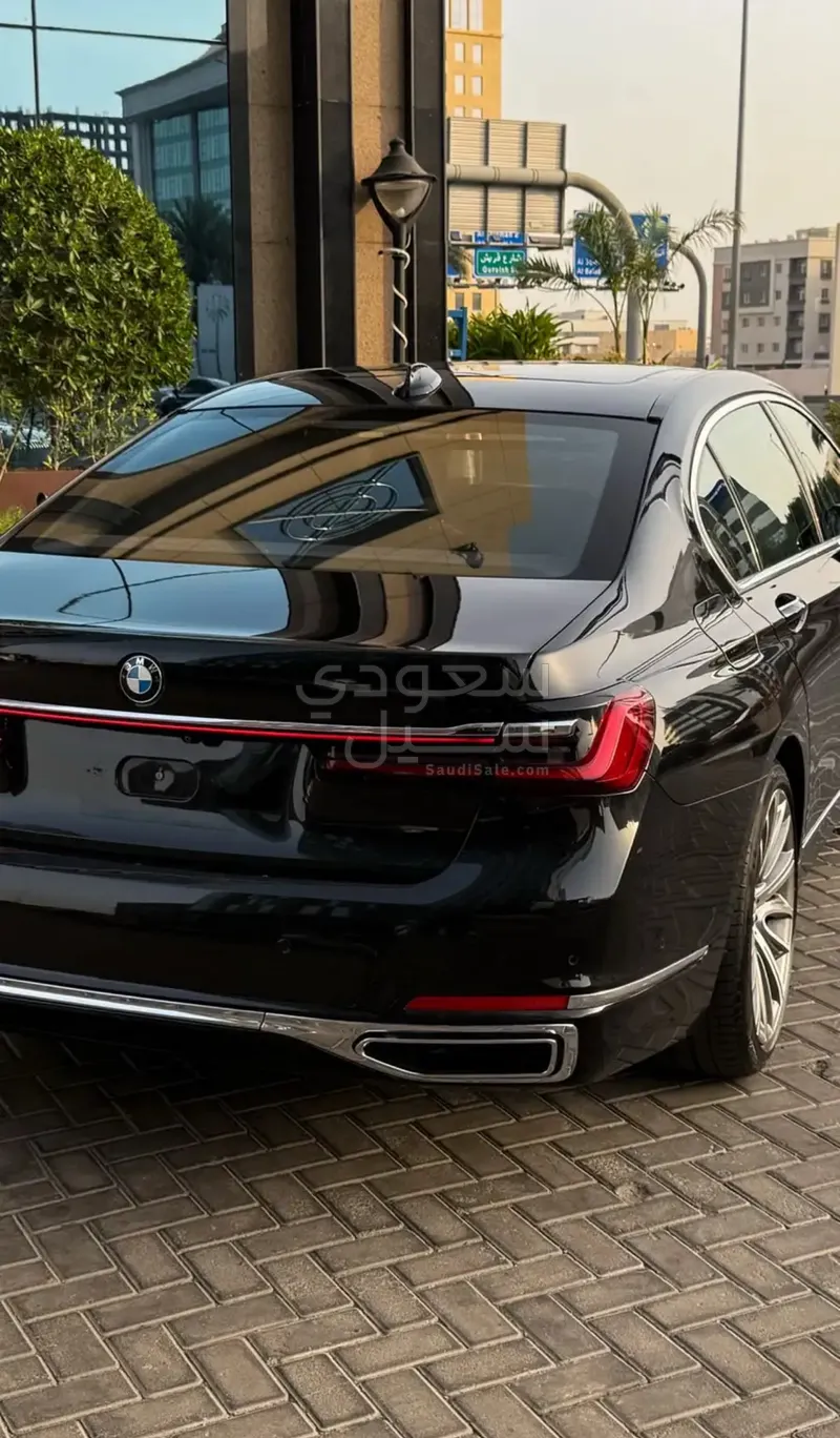 2021 بي ام دبليو الفئة السابعة 730 إل أي