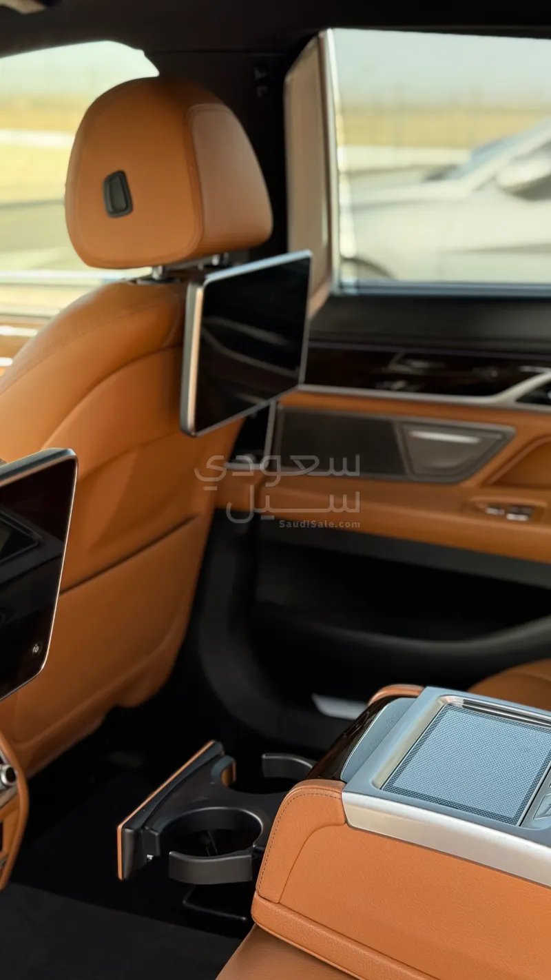 2021 بي ام دبليو الفئة السابعة 730 إل أي
