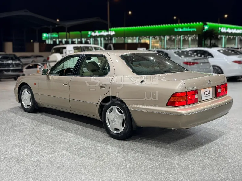 1998 لكزس إل إس 400
