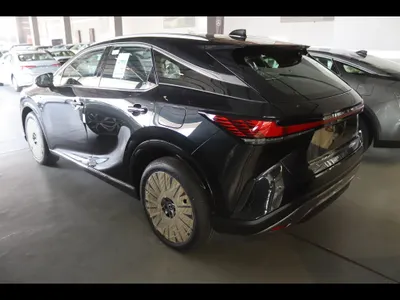 2025 لكزس أر إكس 350