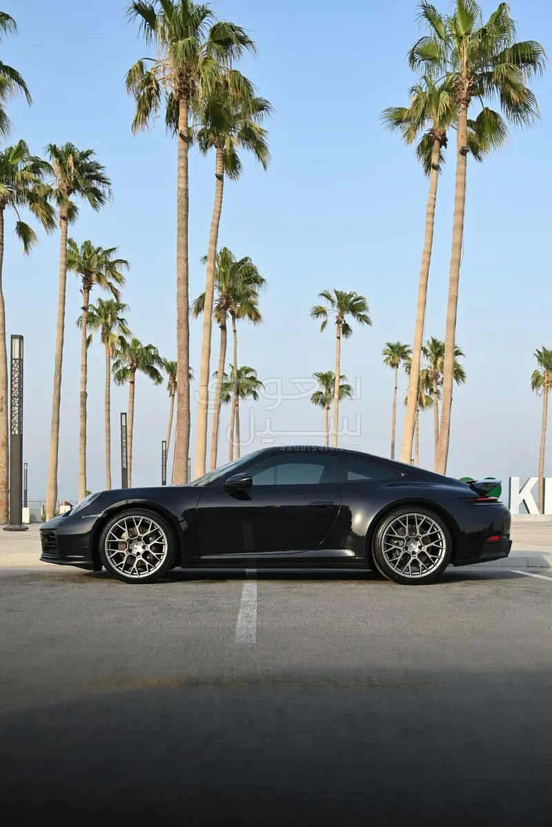 2025 Porsche 911 Carrera