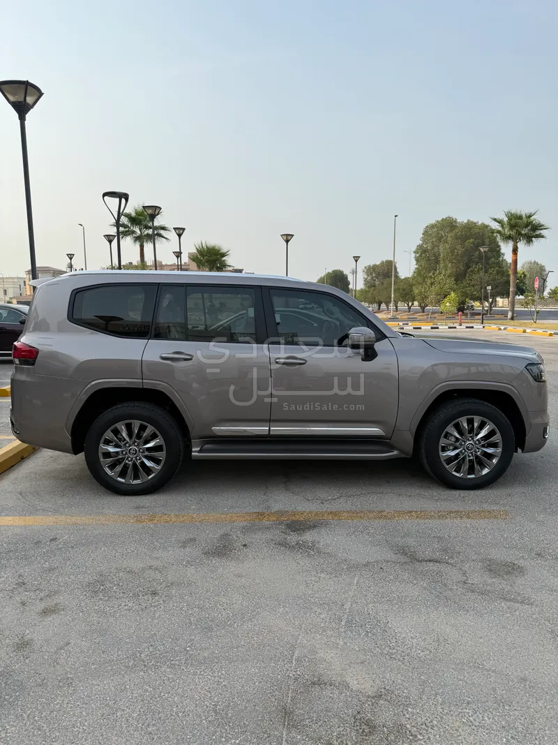 2024 Toyota Land Cruiser GXR