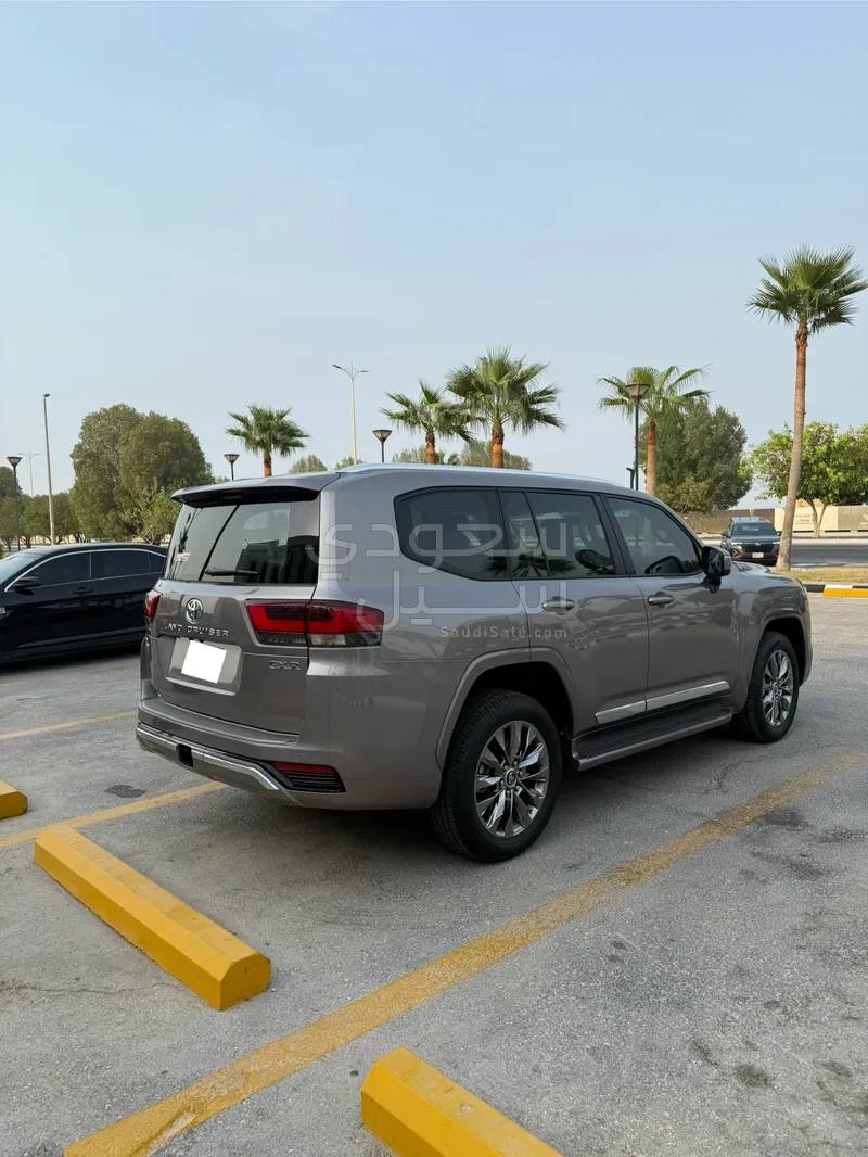 2024 Toyota Land Cruiser GXR