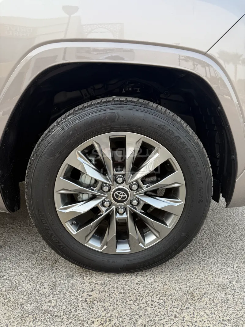 2024 Toyota Land Cruiser GXR