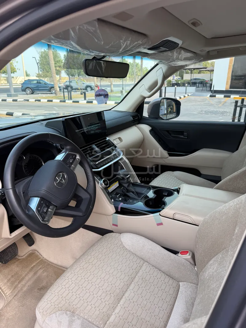 2024 Toyota Land Cruiser GXR