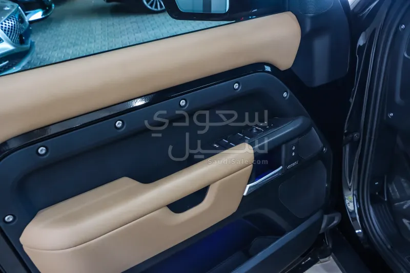 2025 لاند روفر ديفيندر
