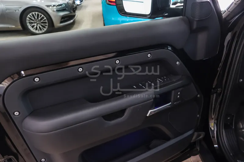 2025 لاند روفر ديفيندر اكس