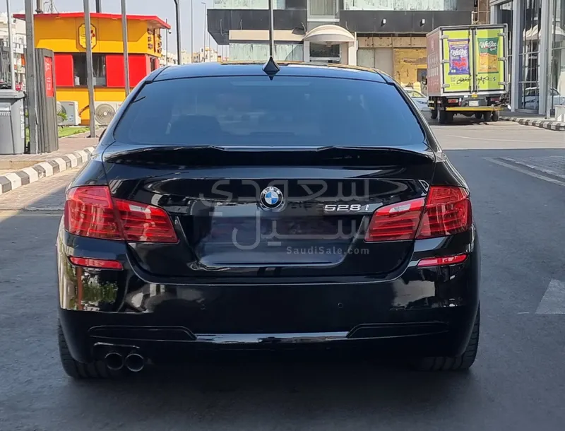 2016 BMW 5 Series 528i