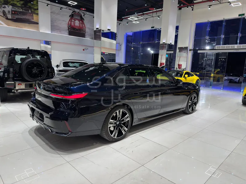 2024 بي ام دبليو الفئة السابعة 735أي