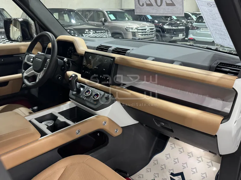 2025 لاند روفر ديفيندر اكس داينمك