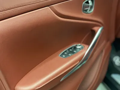 2021 استون مارتن دي بي اكس 550
