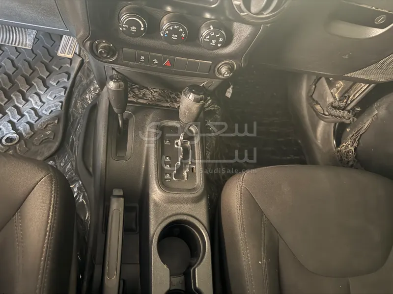 2014 جييب رانجلر صحارى