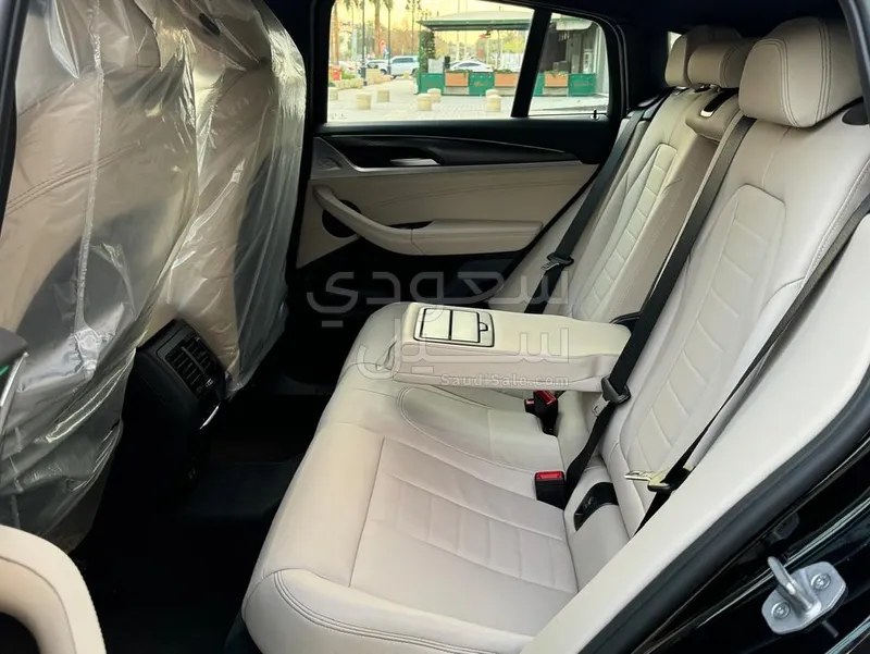 2025 BMW X Series 4
