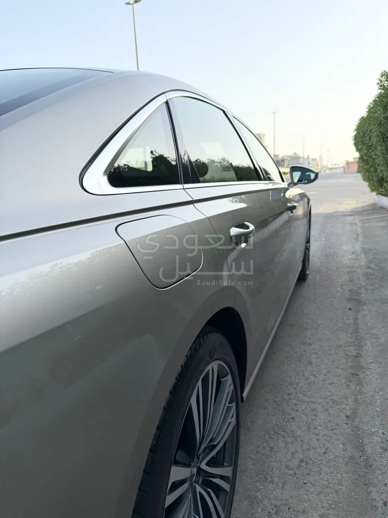 2018 اودي اي 8 ال 55تي اف اس أي