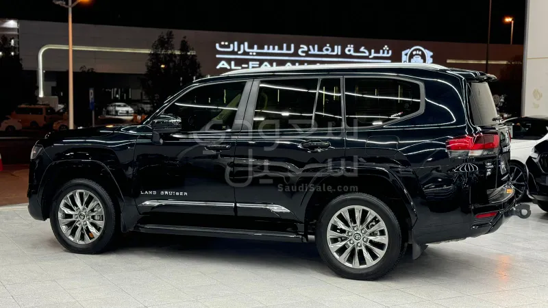 2023 Toyota Land Cruiser GXR 4