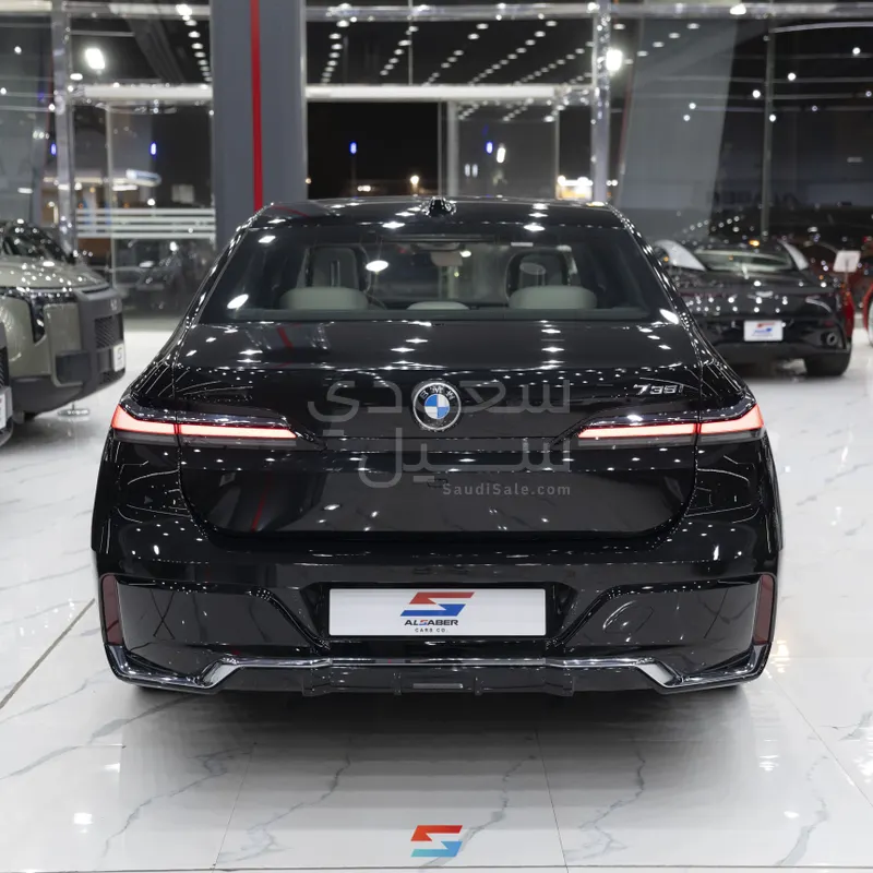 2026 بي ام دبليو الفئة السابعة 735أي