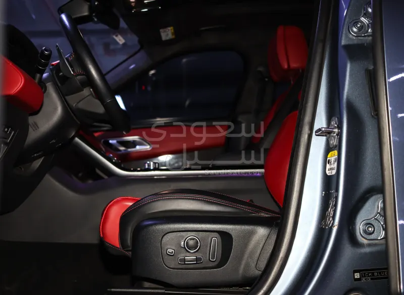 2020 Land Rover Range Rover Velar SV