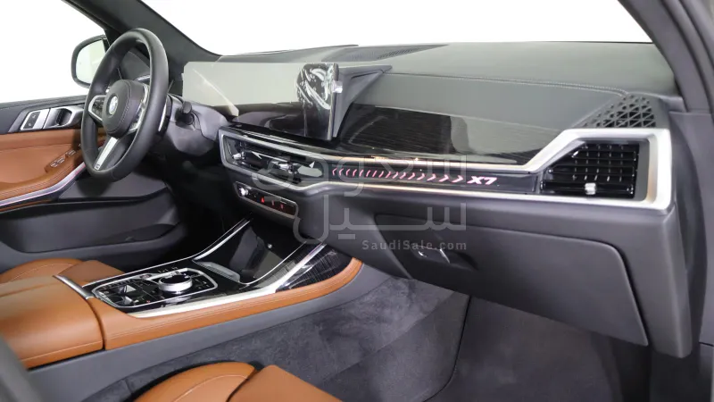 2025 BMW X Series 7 M kit