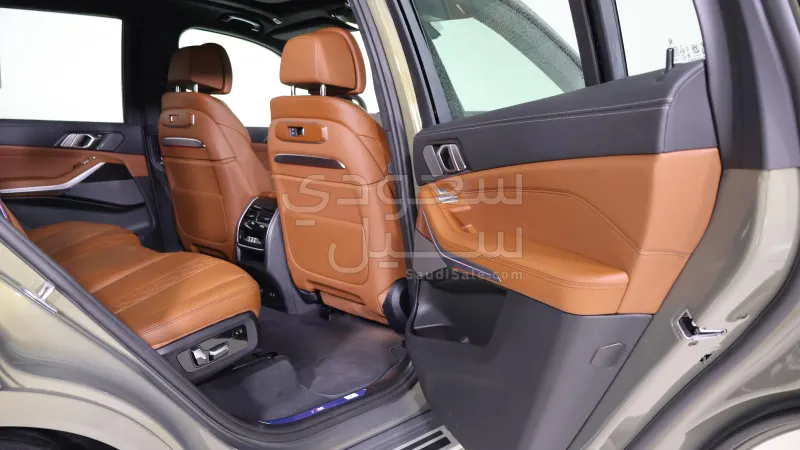 2025 BMW X Series 7 M kit