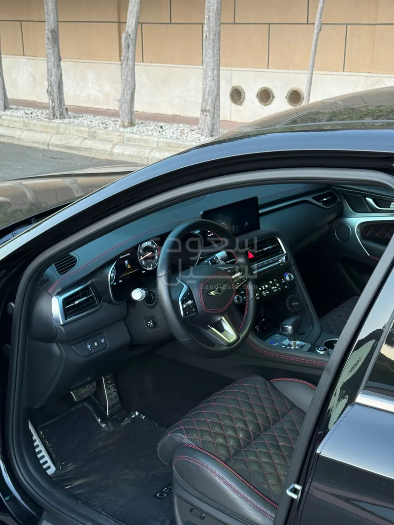 2024 Genesis G 70