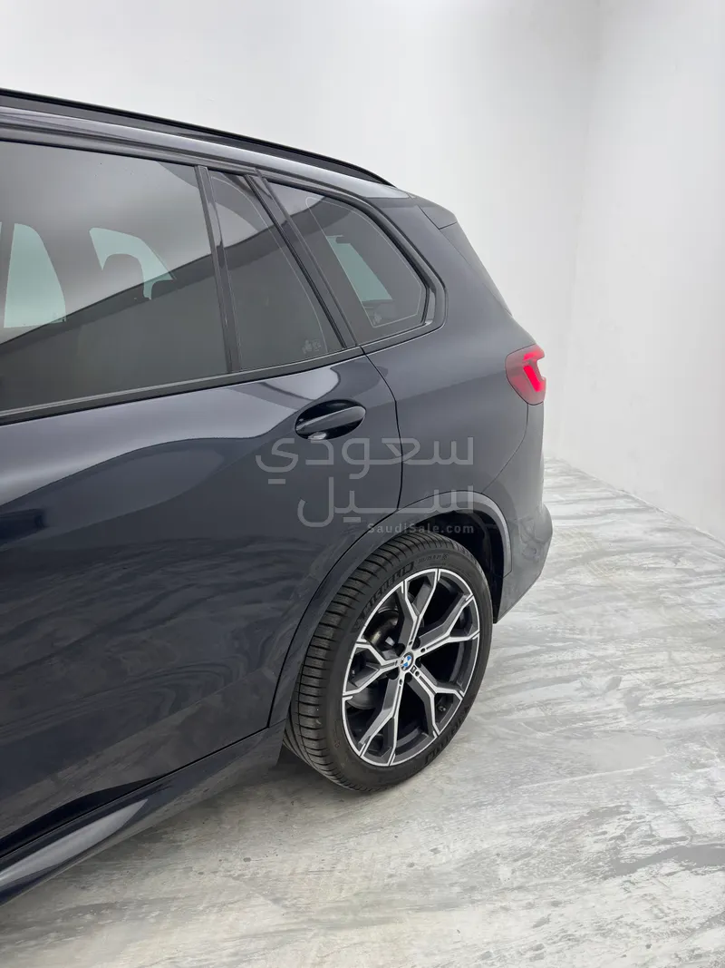 2021 BMW X Series 5 M