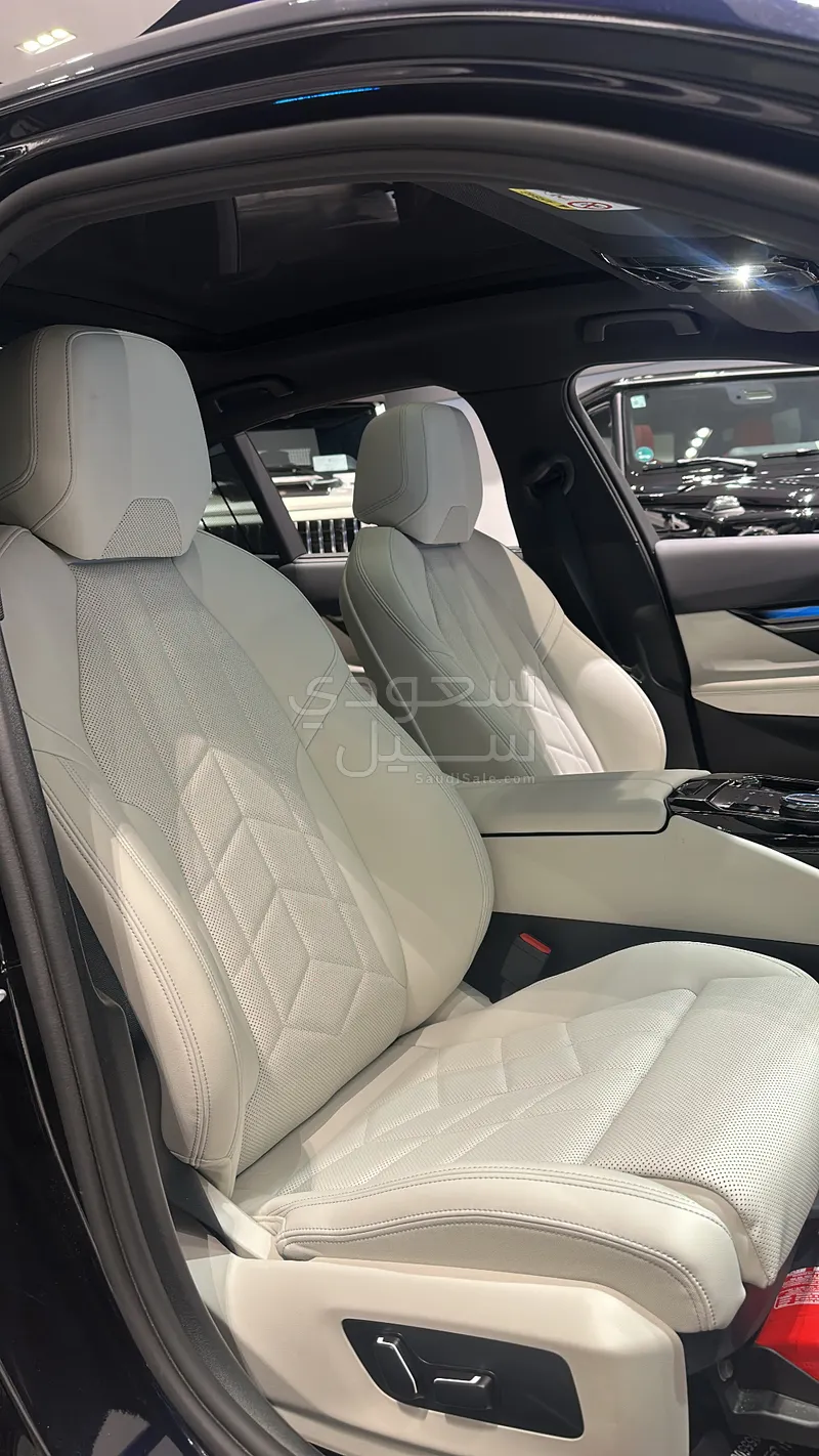 2025 BMW 5 Series 520i Mkit