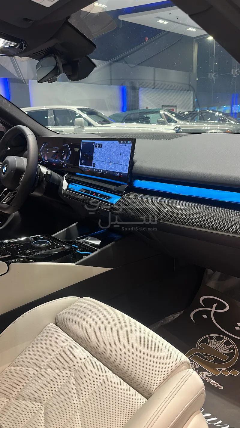 2025 BMW 5 Series 520i Mkit