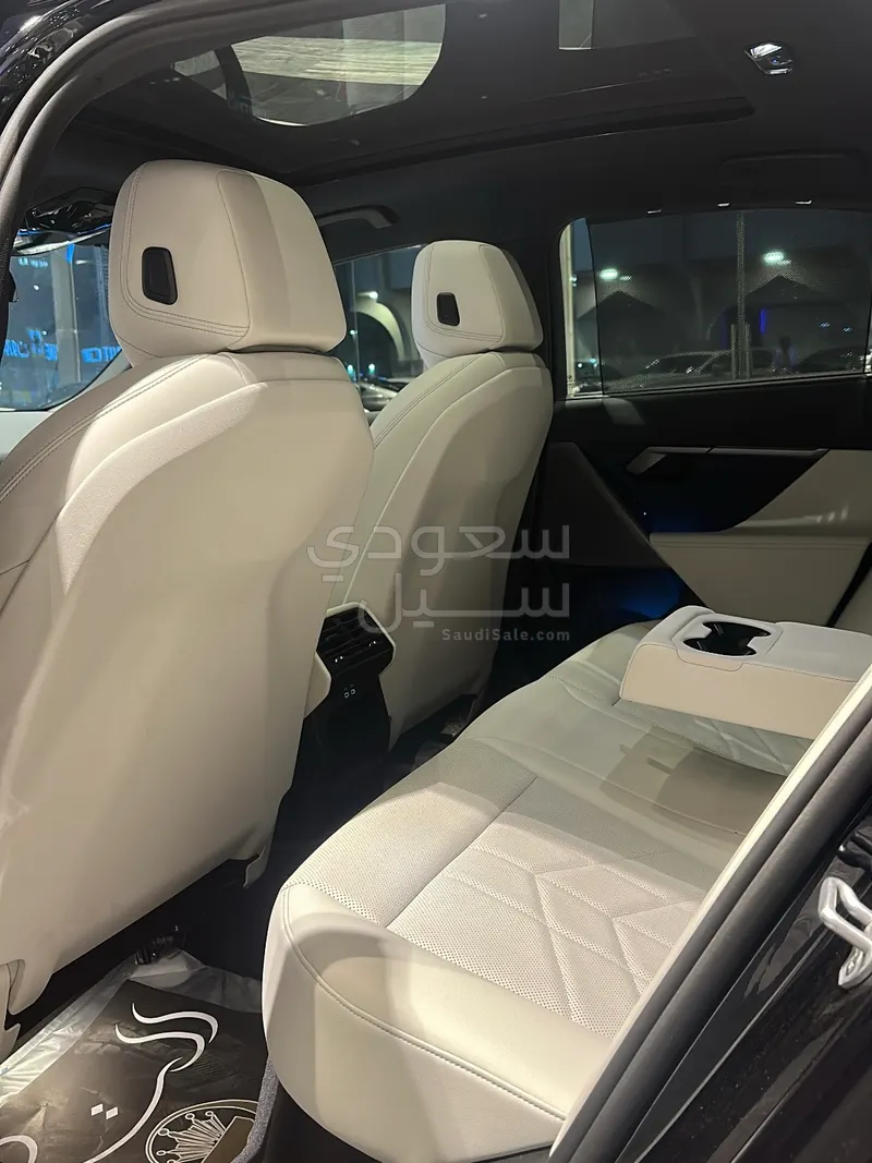 2025 BMW 5 Series 520i Mkit