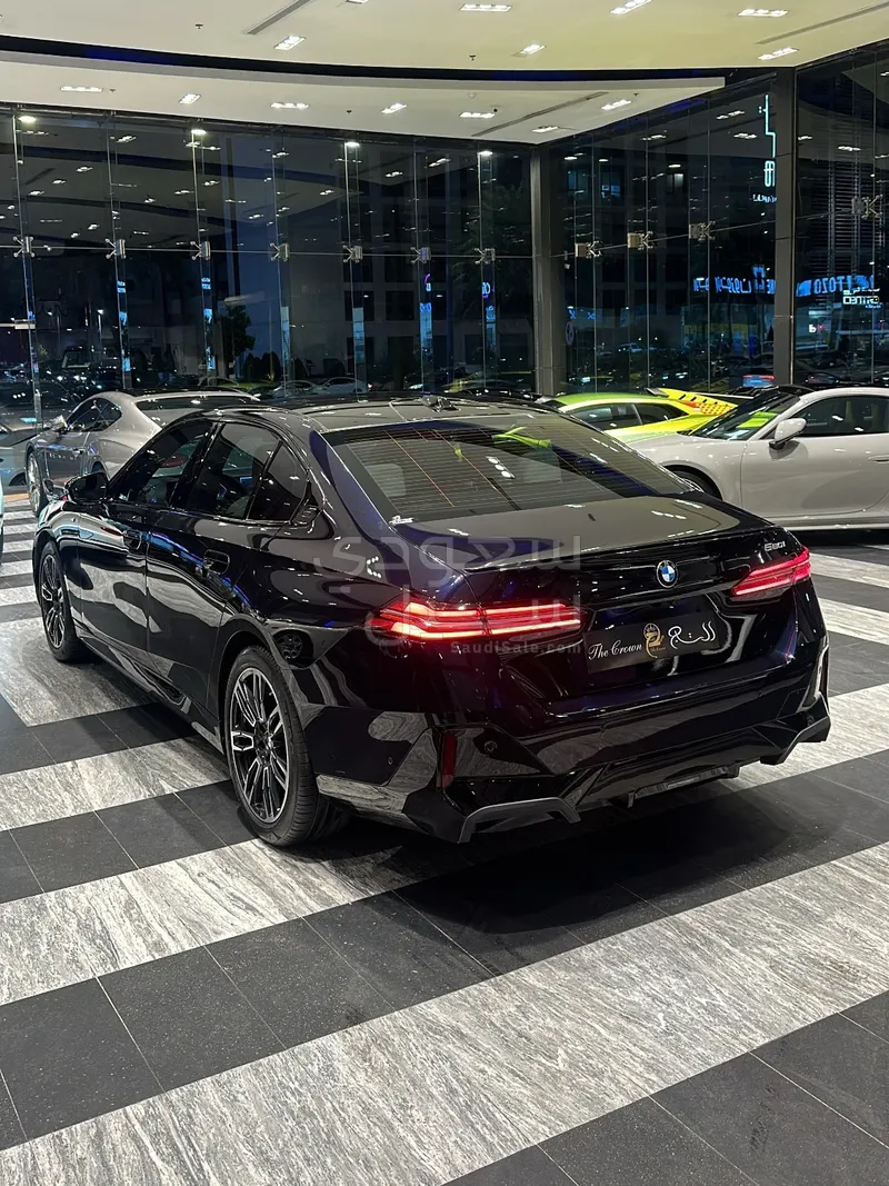 2025 BMW 5 Series 520i Mkit