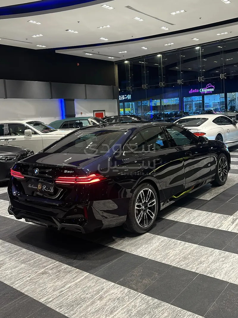 2025 BMW 5 Series 520i Mkit