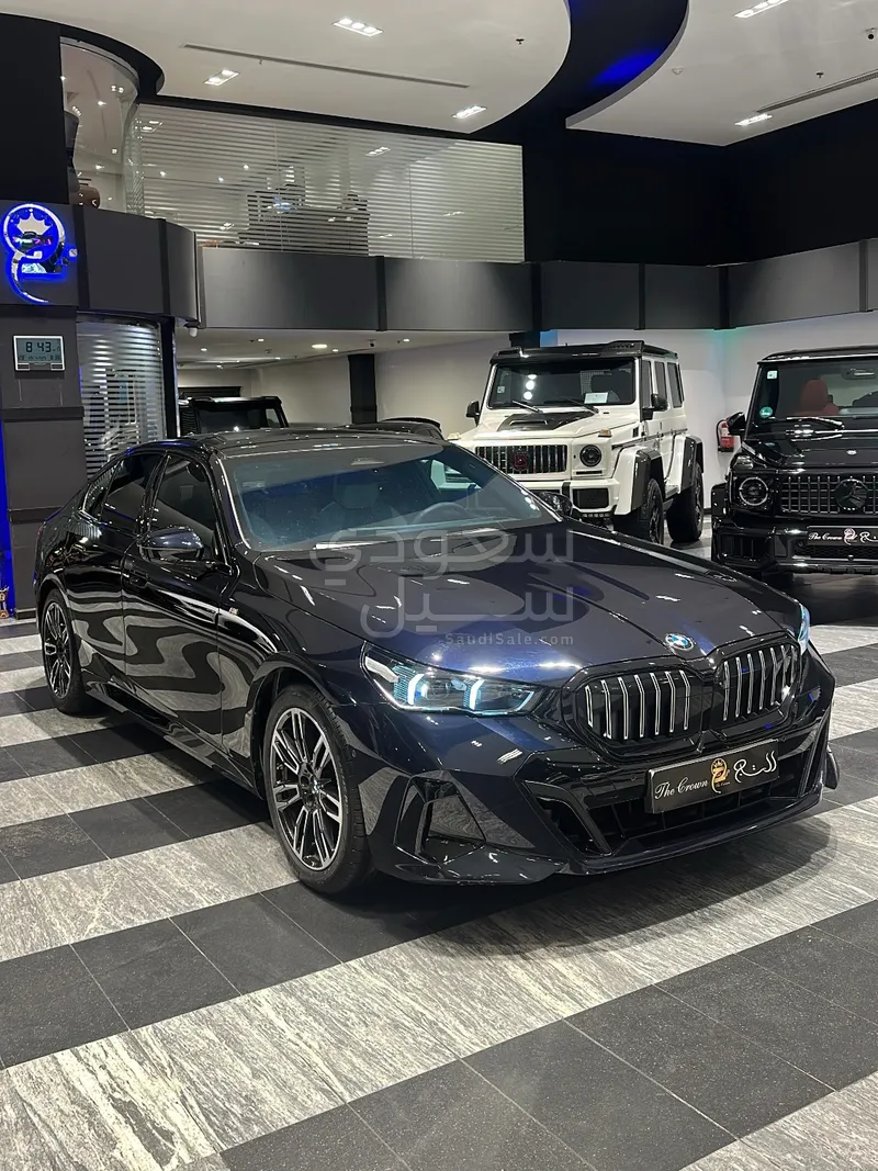 2025 BMW 5 Series 520i Mkit