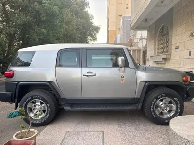 2010 تويوتا اف جي كروزر قياسي