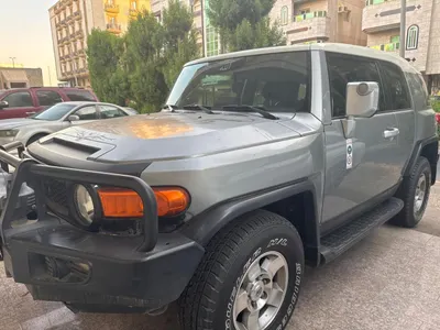 2010 تويوتا اف جي كروزر قياسي