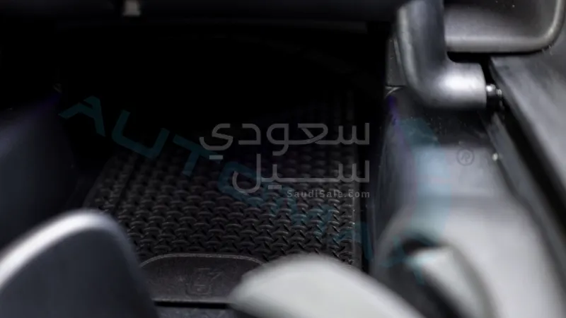 2025 مرسيدس - بنز إي 200 أي إم جي