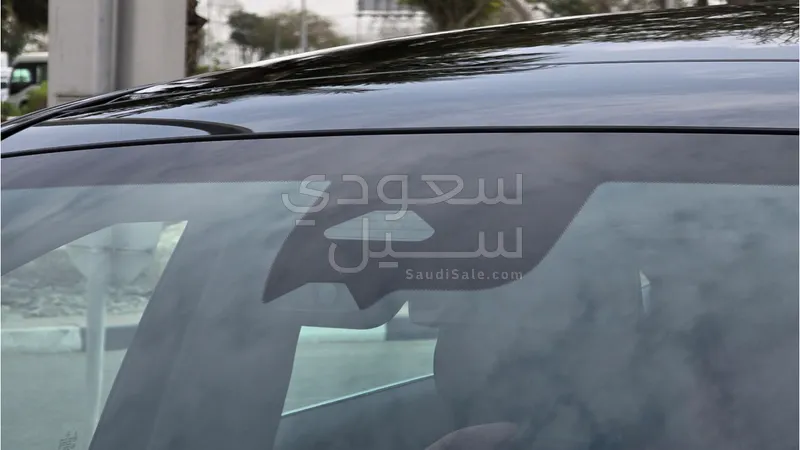2025 مرسيدس - بنز جي إل سي 200 اي ام جي