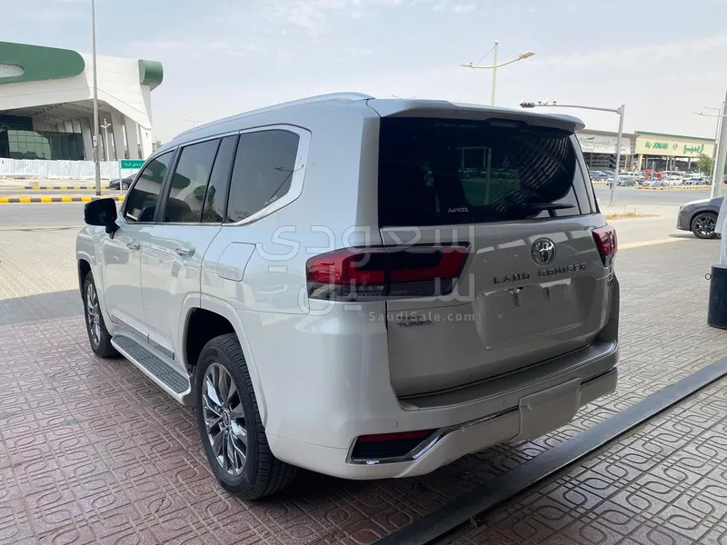 2024 Toyota Land Cruiser VX
