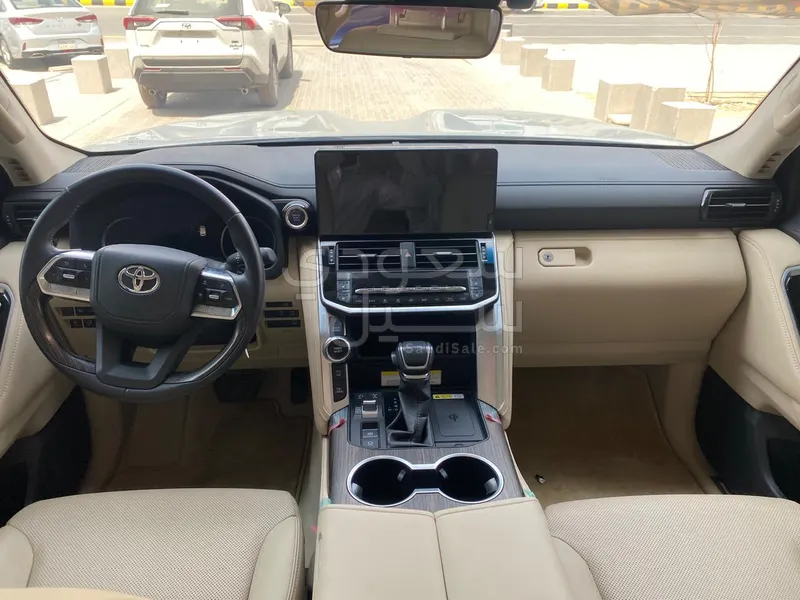 2024 Toyota Land Cruiser VX