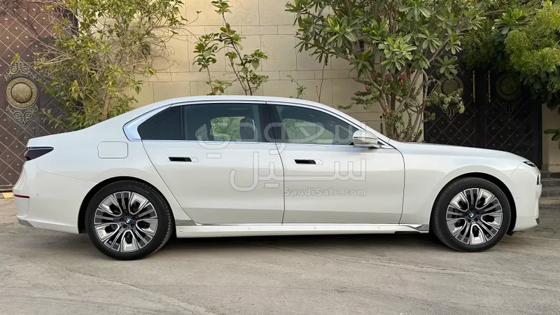 2023 BMW 7 Series 735Li