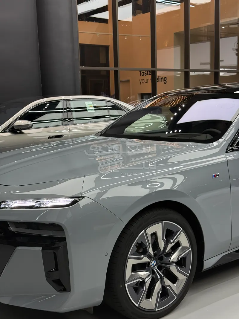 2025 BMW 7 Series 735Li Individual