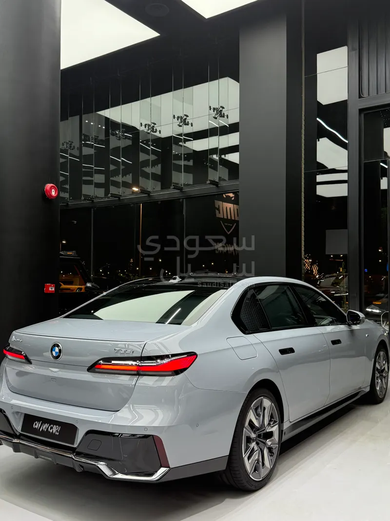 2025 BMW 7 Series 735Li Individual